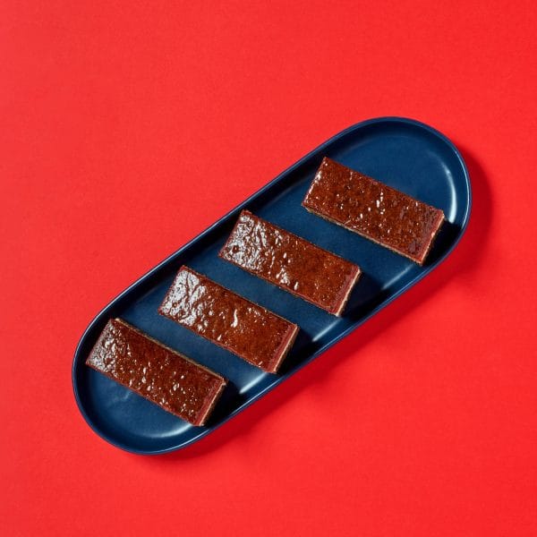 Rum and Ginger Traycake slices arranged on a blue tray.